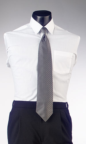 Style 4202: Silver Dot 4-in-hand Tie